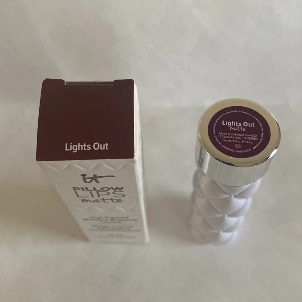 IT COSMETICS Pillow Lips Lipstick Lights Out (Dark Nude Espresso) $24